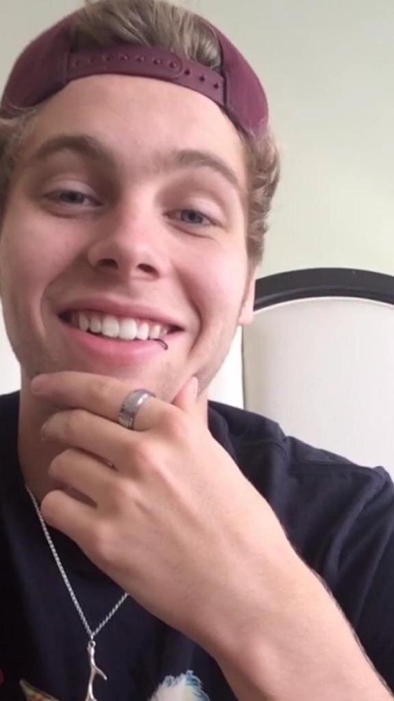 He's Kinda Hot ( L.H)