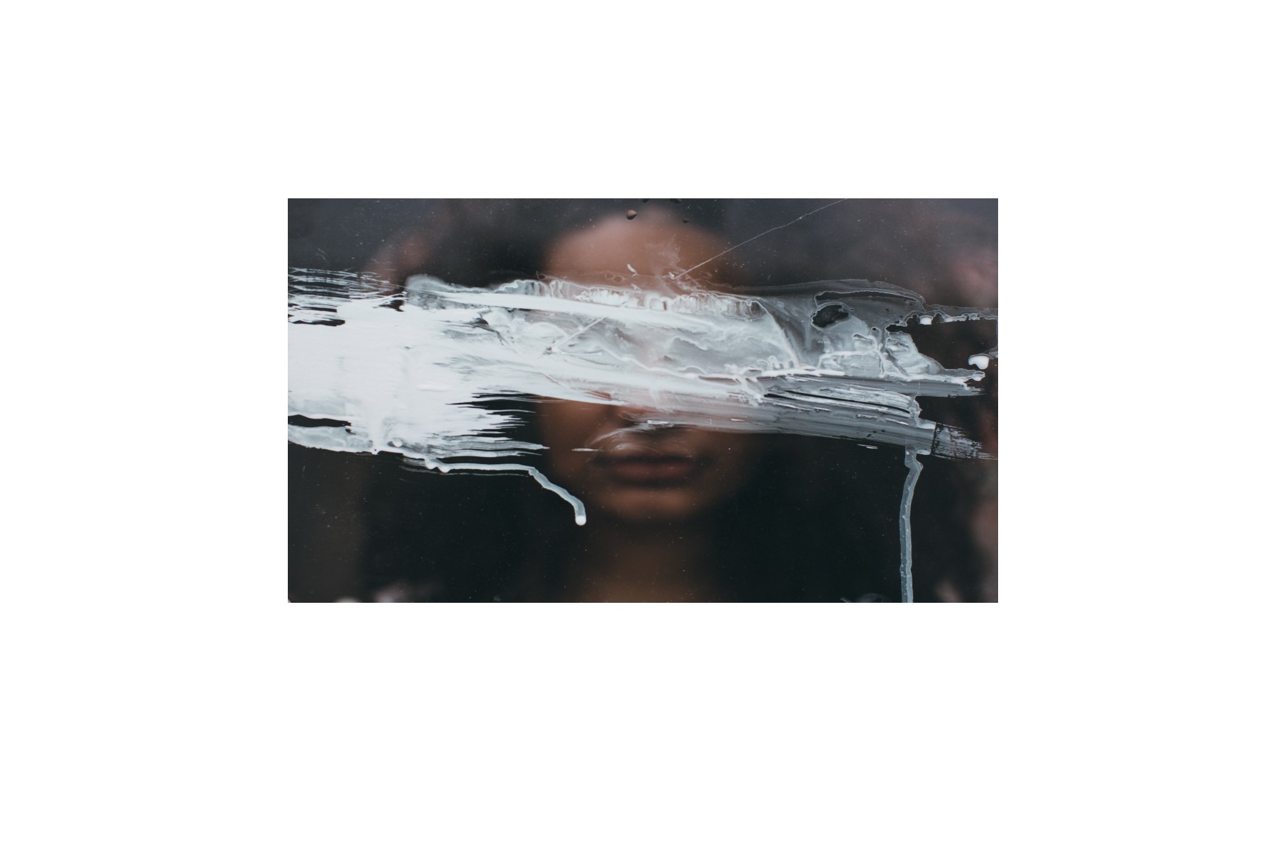 Derrière le miroir