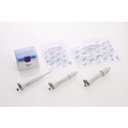 【販売終了】Eppendorf Reference® 2 3-pack、シングルチャンネル、可変 4920 000.920