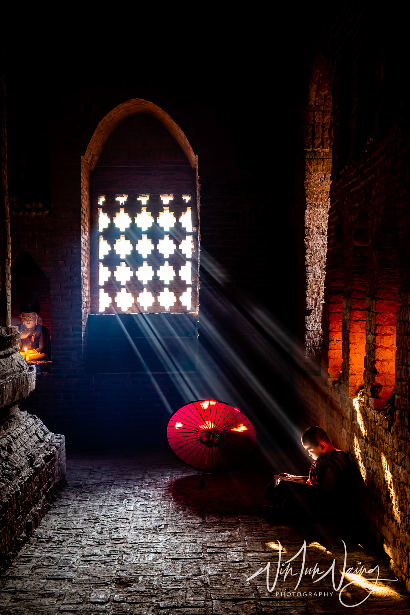 Novices with Rays of Sunlight I — View 09