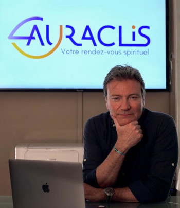 Illustration of the article “AURACLIS: The online appointment booking platform dedicated to the divinatory arts”