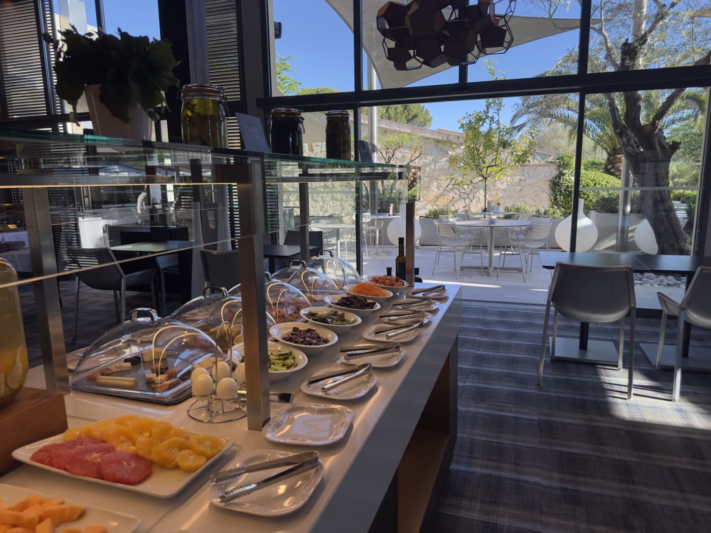 Breakfast room and terrace Hotel Sezz Saint-Tropez