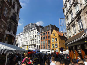 La braderie de Lille devient une tribune politique pour la présidentielle de 2027