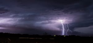 Orages d'une intensité exceptionnelle : trois blessés et d'importants dégâts matériels en France