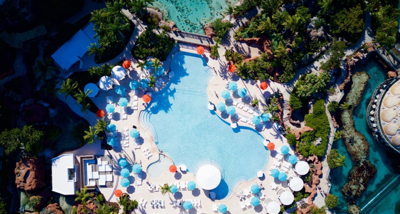Vue aérienne de la piscine de The Coral à l'Atlantis Paradise Island