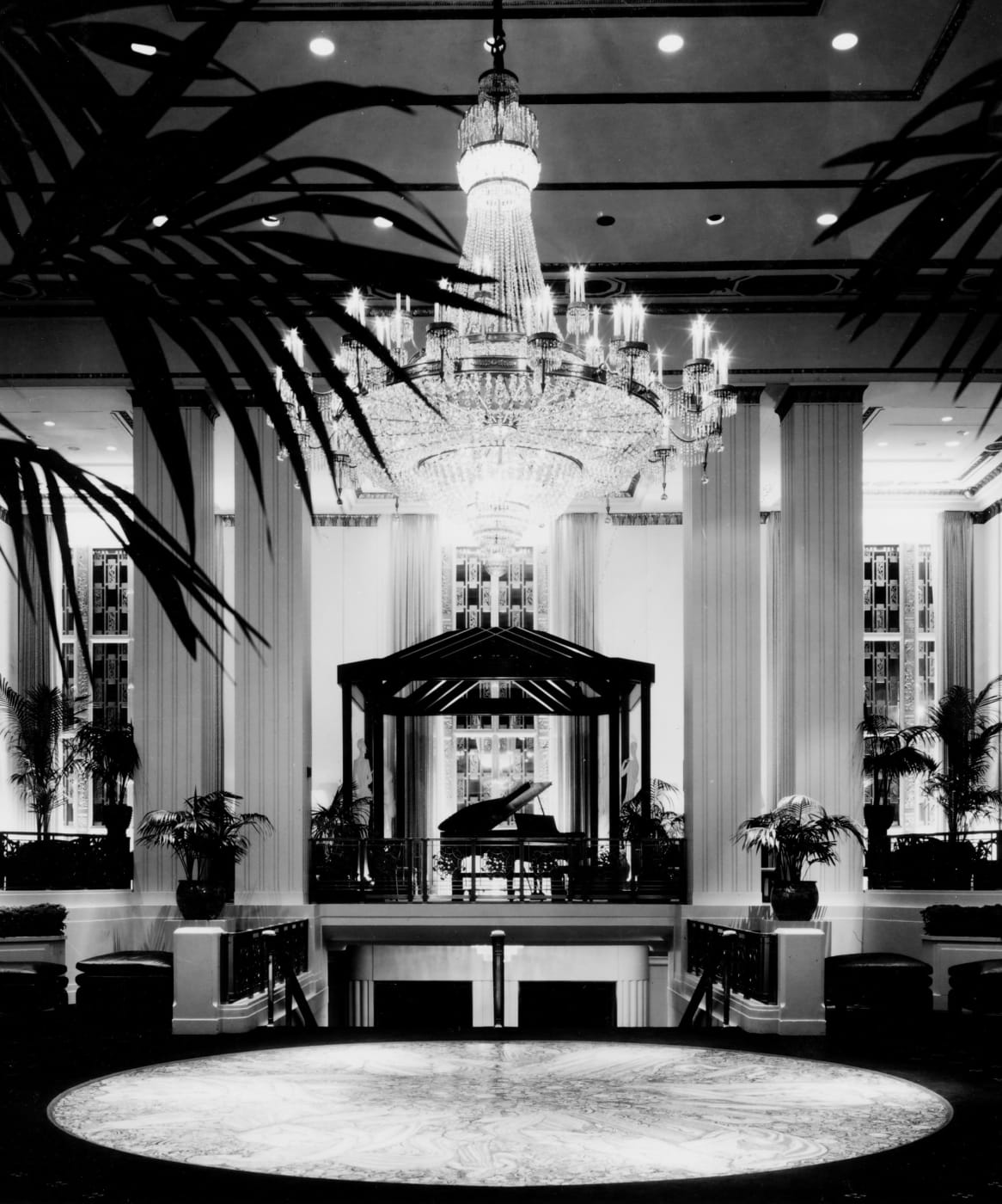 Les toiles de Josep Maria Sert peintes pour le Waldorf Astoria New York, exposées à la Sala de Arte Santander de Boadilla del Monte