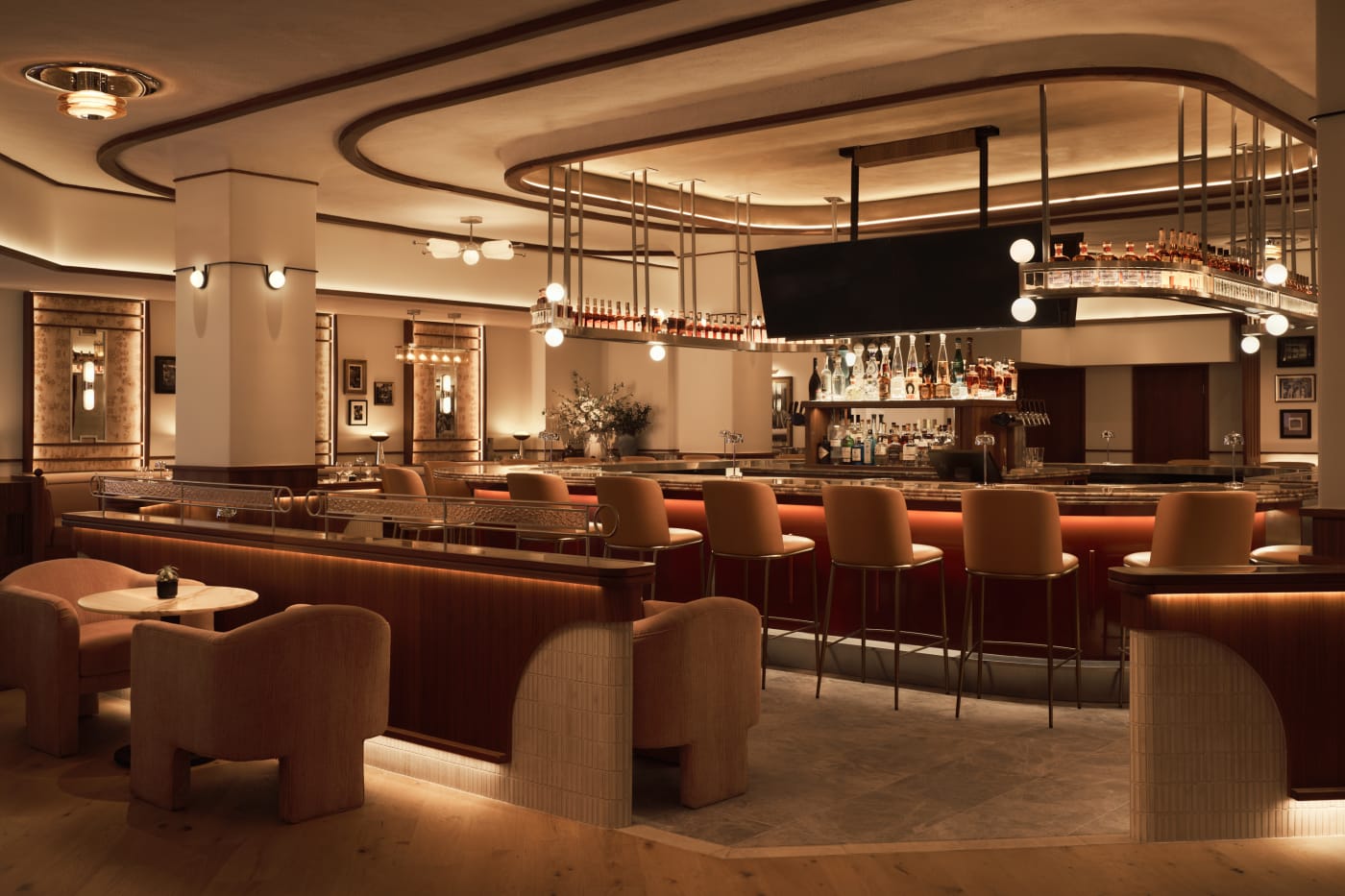 O bar circular do Masons at West End no Loews Nashville Hotel