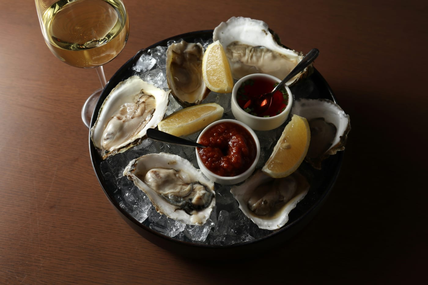 Travessa de ostras servida no Masons at West End, restaurante do Loews Nashville Hotel