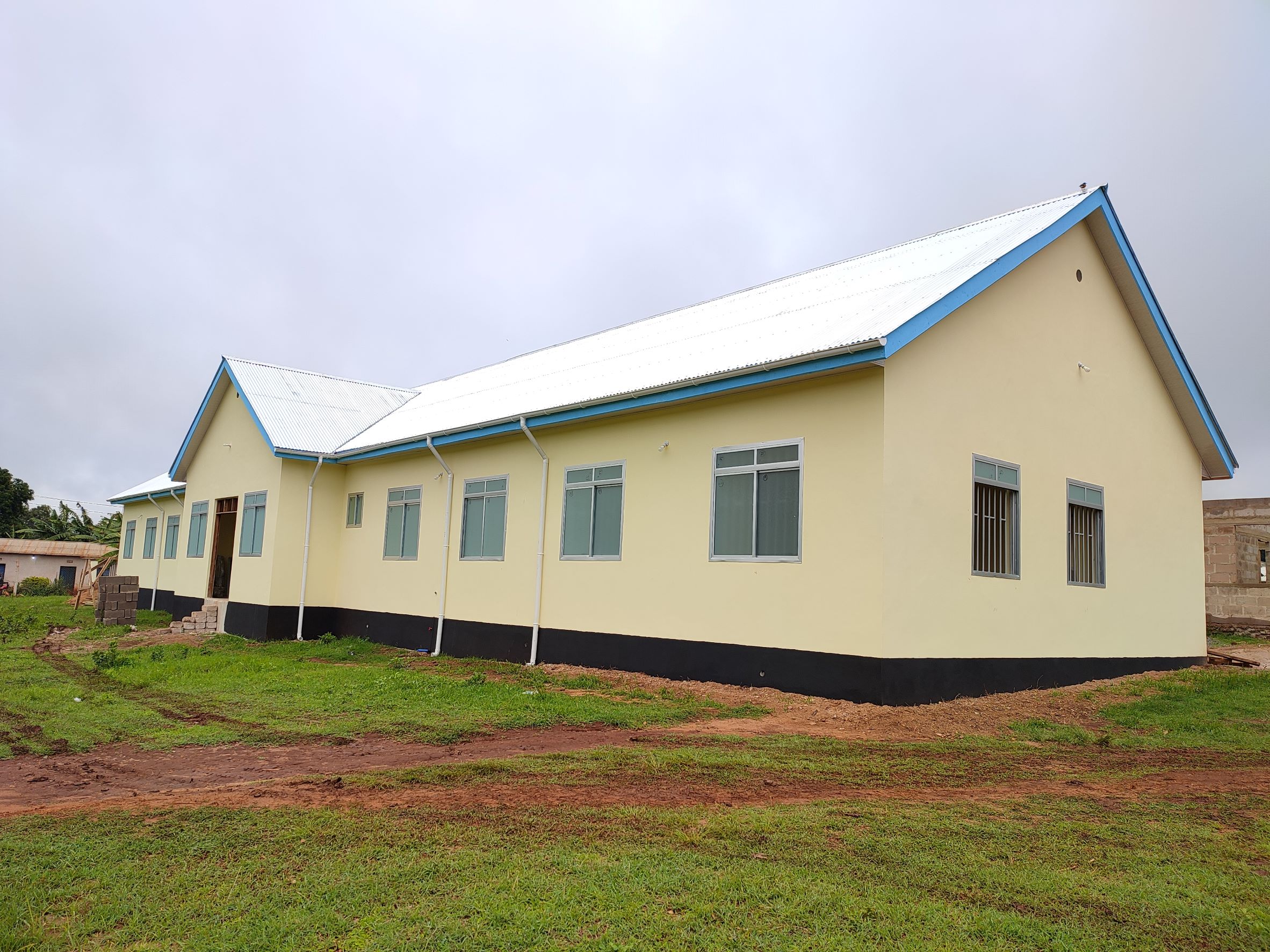 2021-12-28 - Health - DK - DK Health Center - outpatient ward clinical building - Fixing of aluminium windows - 03 small.jpg