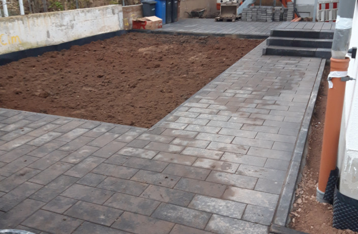 Beispielarbeit von Fa.KAT Kücük Abriss & Tiefbau | Hof & Außenanlagen | Asbestrückbau TRGS 519|4C - veröffentlicht auf Gartenbau.org