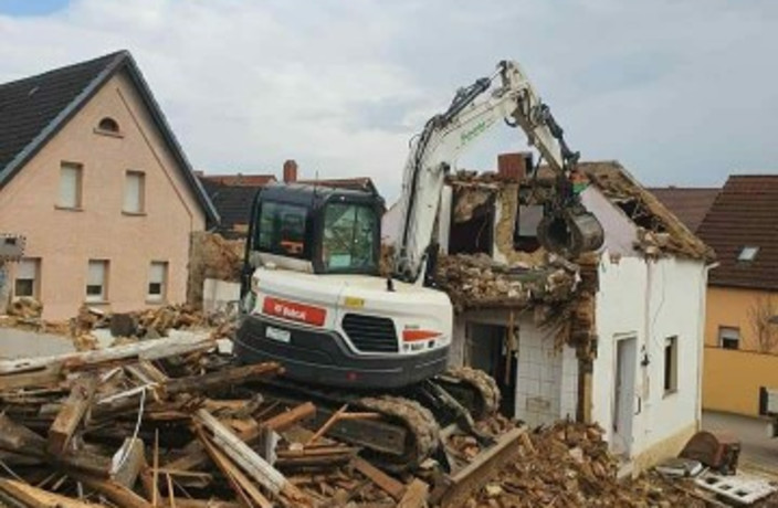 Beispielarbeit von Fa.KAT Kücük Abriss & Tiefbau | Hof & Außenanlagen | Asbestrückbau TRGS 519|4C - veröffentlicht auf Gartenbau.org