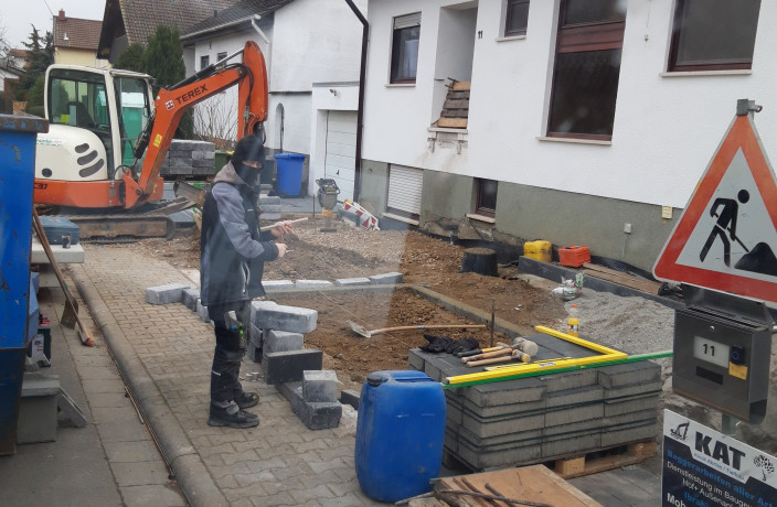 Beispielarbeit von Fa.KAT Kücük Abriss & Tiefbau | Hof & Außenanlagen | Asbestrückbau TRGS 519|4C - veröffentlicht auf Gartenbau.org