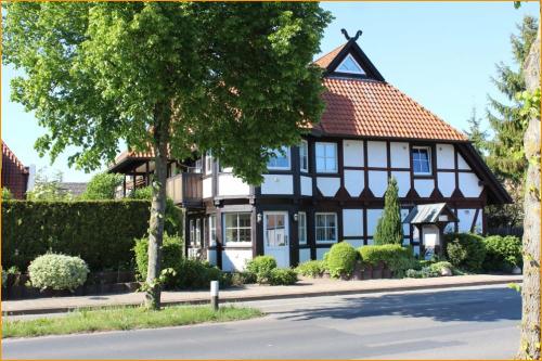 Logo der Firma Elektro-Opitz GmbH aus Isernhagen auf dem Branchenportal Elektriker.org