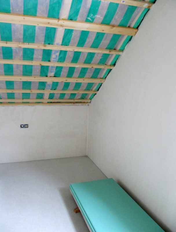 Die Untersparrendämmung mit Dampfbremse versehen und für ein trockenes ...