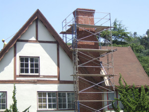 Kamingerüst – sicherer Zugang zum Schornstein! | Geruestbau Fachmagazin