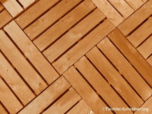 Die Holzsorte der Terrassendielen bestimmen deren Eigenschaften. Terrassendielen