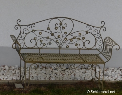 Metallene Gartenbank mit Verzierungen Gartenbank Metall