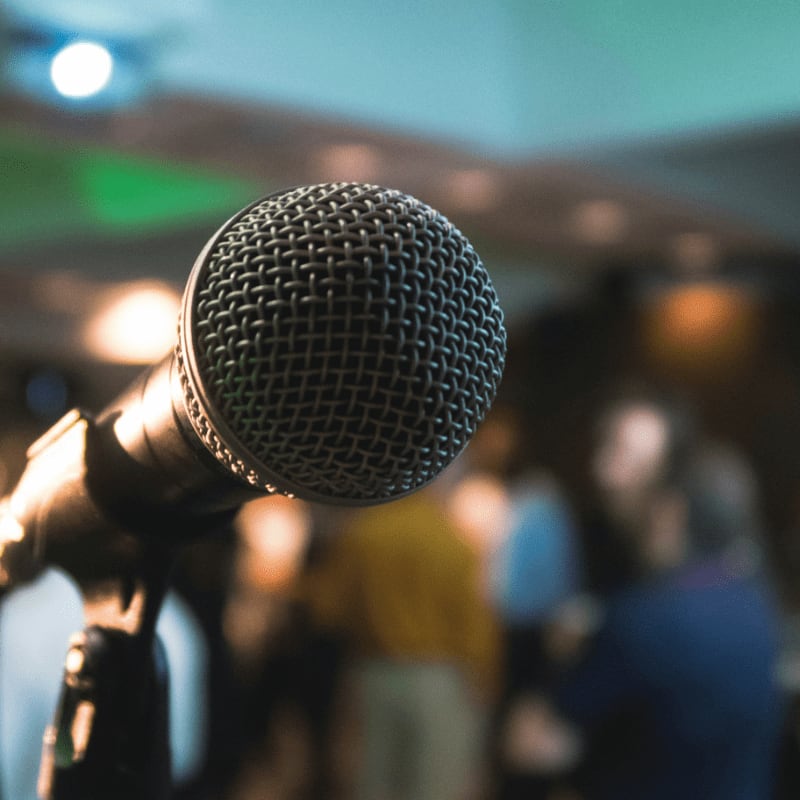 silver corded microphone in shallow focus photography