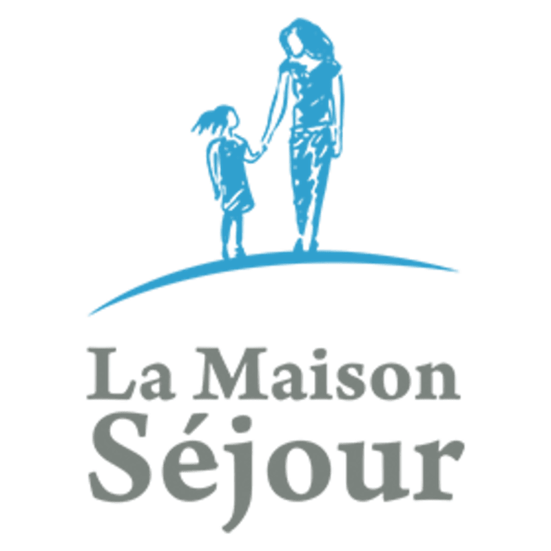 A blue sketch of a woman and child holding hands stands on a curved line above the gray text "La Maison Séjour" on a white background.