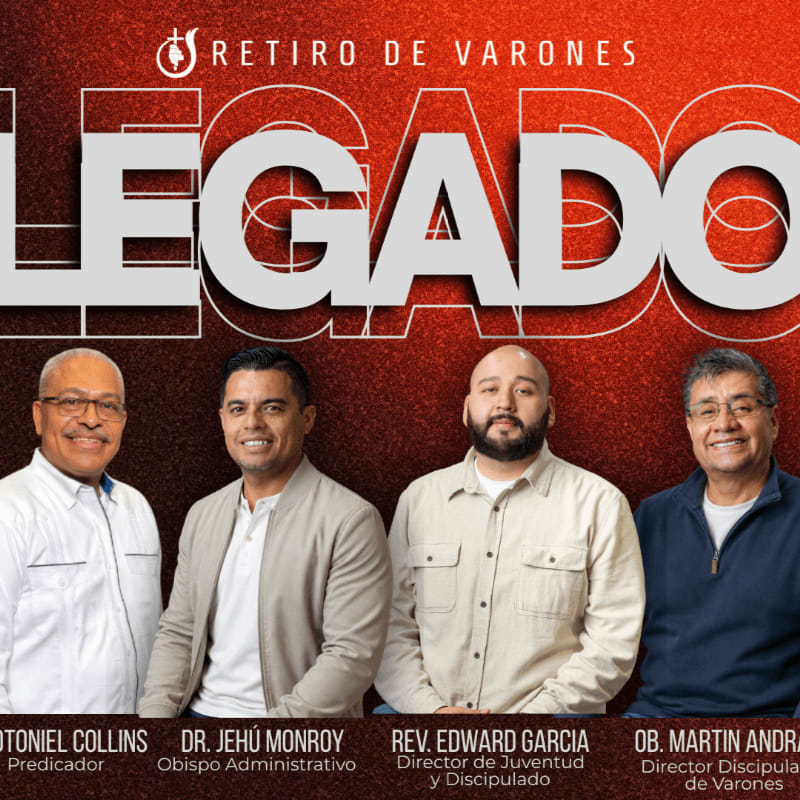 Four men stand in the foreground against a background of large, stylized text that reads "LEGADO" and "RETIRO DE VARONES."