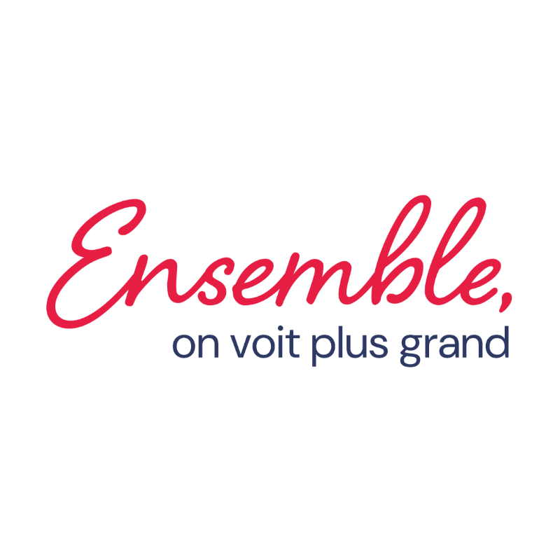Red cursive text "Ensemble," floats above smaller, dark blue sans-serif text "on voit plus grand" against a plain white background.