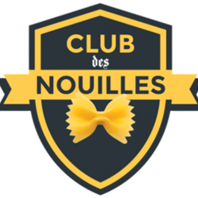 A yellow bow-tie pasta is centered on a dark shield with a yellow ribbon and the words "CLUB des NOUILLES" in yellow text against a white background.