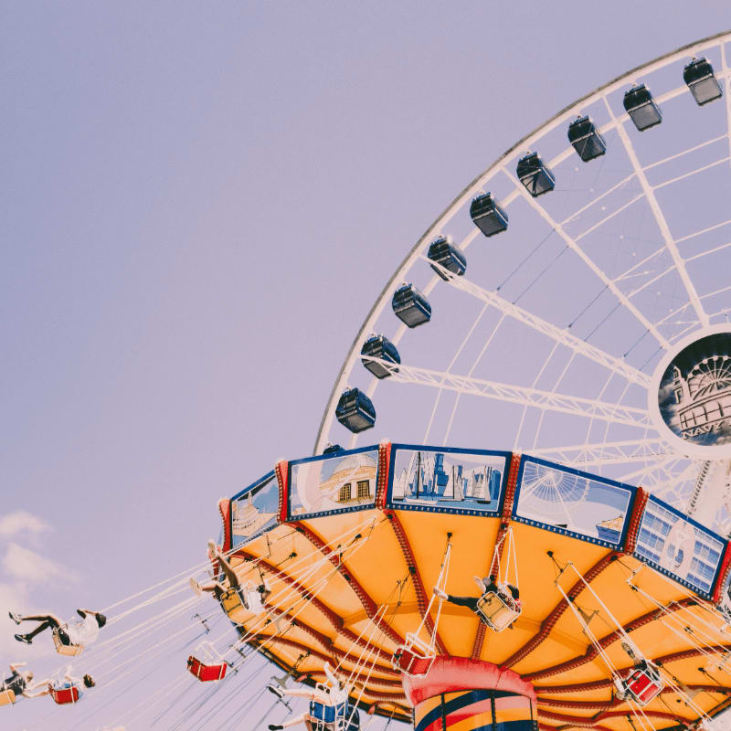people riding on yoyo ride at daytime