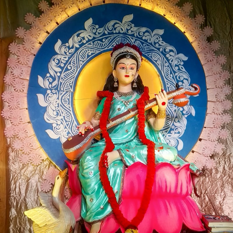 A statue of the hindu goddess saraswati.