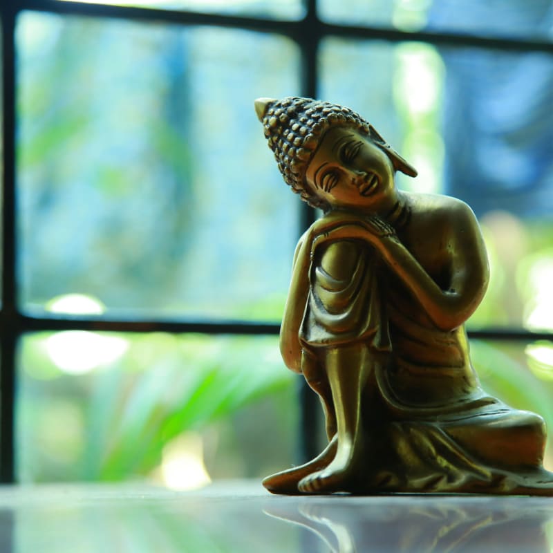 gold Buddha sitting statue
