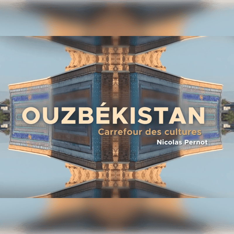 Intricate blue tilework on a building is mirrored symmetrically, with the text "OUZBÉKISTAN Carrefour des cultures Nicolas Pernot" overlaid.