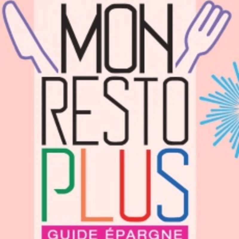 A stylized knife and fork frame the words "MON RESTO PLUS" in bold, colorful letters, set against a soft pink and white striped background with a blue starburst accent.