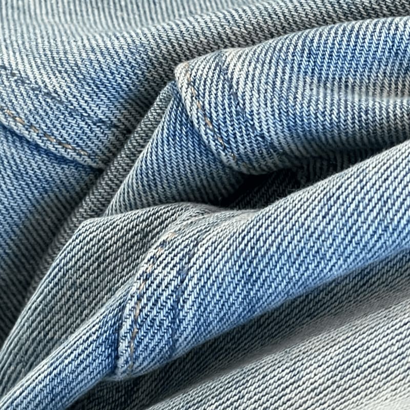 A close up of a pair of blue jeans