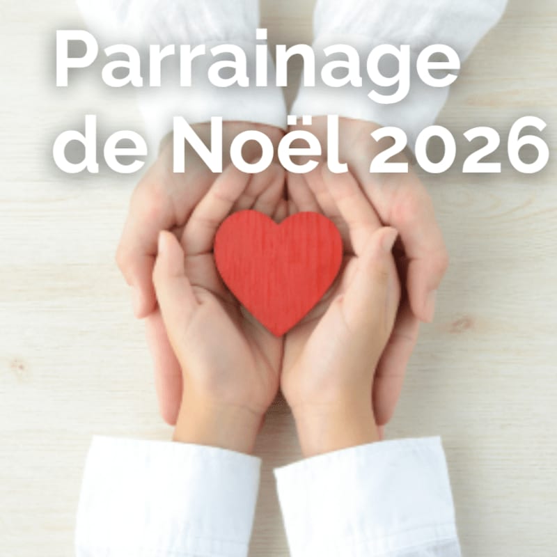 Two pairs of hands cradle a red heart in the foreground, with the text "Parrainage de Noël 2026" overlaid on a blurred white background.