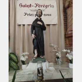 Lantern in front of the statue of Saint-Peregrine item