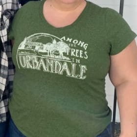 Women's Urbandale t-shirt Size LARGE item