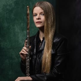 Flute lesson with Laura Cocks item