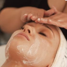 Glow Clearsilk Face & Neck Treatment item