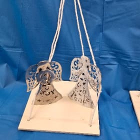 Light-Hanging Shelf item