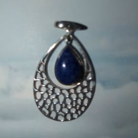 Pendant item
