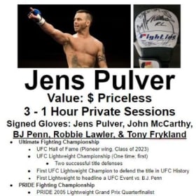 Sesiones privadas con la leyenda de UFC Jens Pulver y guantes firmados item