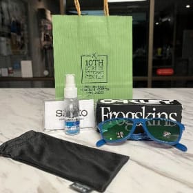 Youth Oakley Frogskins item