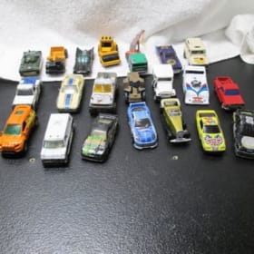 Lot 9 de petites autos item