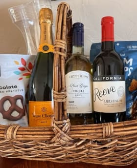 Wine Lovers Basket item