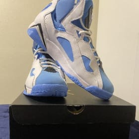 Mens pair of JORDANS TRUE FLIGHT item