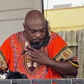 Professional DJ for hire 5hours item