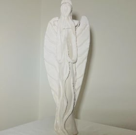 #32 - Angel sculpture item