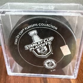 Rondelle signée Mathieu Joseph Sénateurs D'Ottawa item