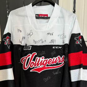 Chandail autographié (équipe des Voltigeurs 2024-2025) item