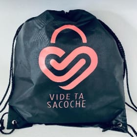 DON-Offrez une trousse de produits à une femme en difficulté item