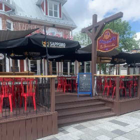 Repas V.I.P. pour 2 personnes , vin inclus   Valeur: $300.00 item